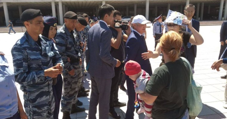 Дәурен Абаев Нұр-Сұлтандағы көп балалы аналар наразылығы туралы айтты