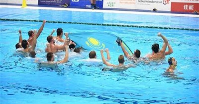 Қазақша өлең: Мұқағали Мақатаев (Мен сені сағынғанда)