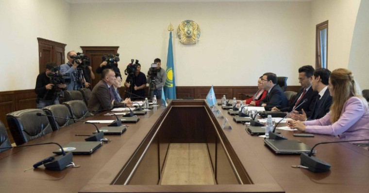 中选委主席会见突厥议会副秘书长