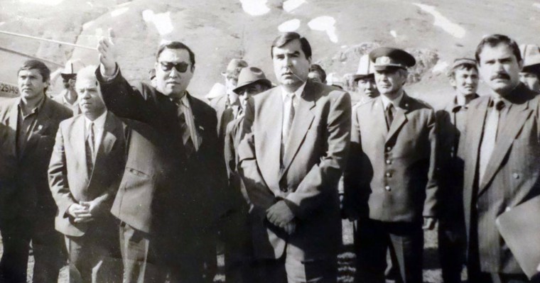 Жастарға Рахмонды дәріптеп, оппозицияны қаралайтын фильмді көрсетті