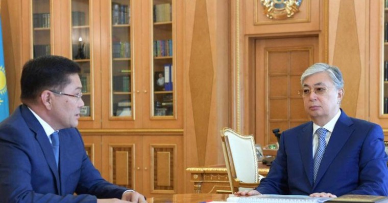 托卡耶夫总统接见奇姆肯特市市长