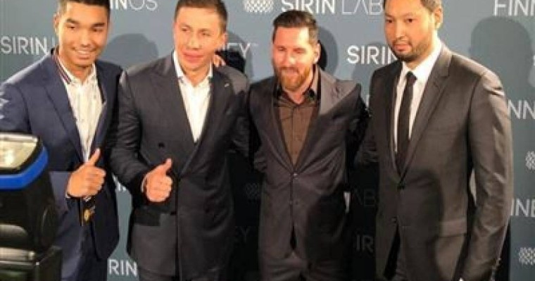 Головкин Мессимен кездесіп, қолғабын сыйлады