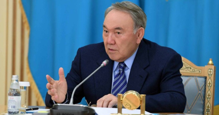 首任总统高度评价参议院工作成果