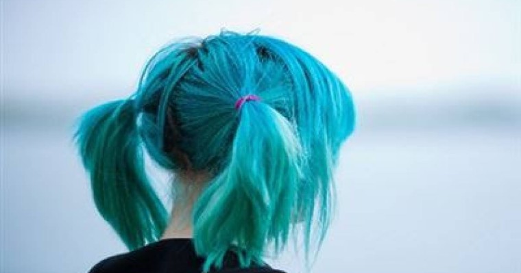 Шашын бояп келген оқушы қыз мектептен қуылды