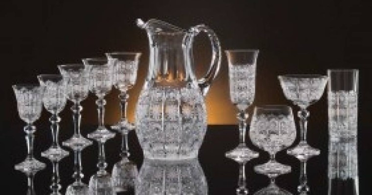 Хрустальды әйнек ыдыстан қалай ажыратамыз