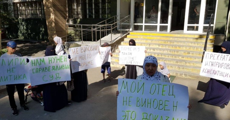 "Бәрібір сотталасыңдар". WhatsApp чаттағы әңгіме түрме жазасына себеп болды