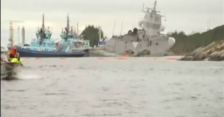 ФОТО: Норвегия корольдігінің әскери кемесі танкерге соғылып, суға батып кете жаздады