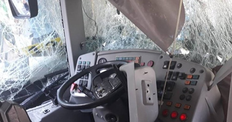 Алматыдан шыққан автобус Өзбекстанда апатқа ұшырады