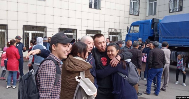 Белсенді Әлімжан Ізбасаров әскерге аттанды