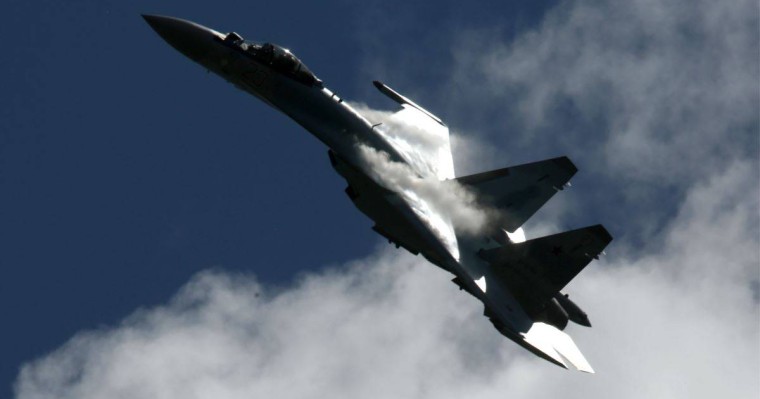 Ресейдің Су-35 ұшағы қауіпті маневр жасады