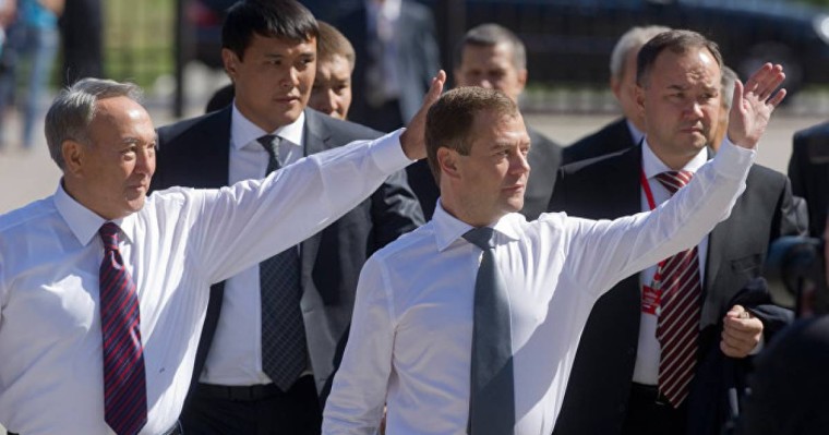 Назарбаев пен Медведев телефон арқылы сөйлесті