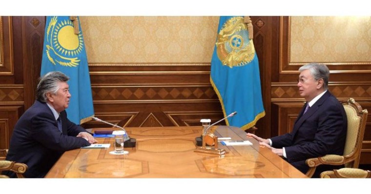 总统会见著名作家努尔兰·沃拉扎林