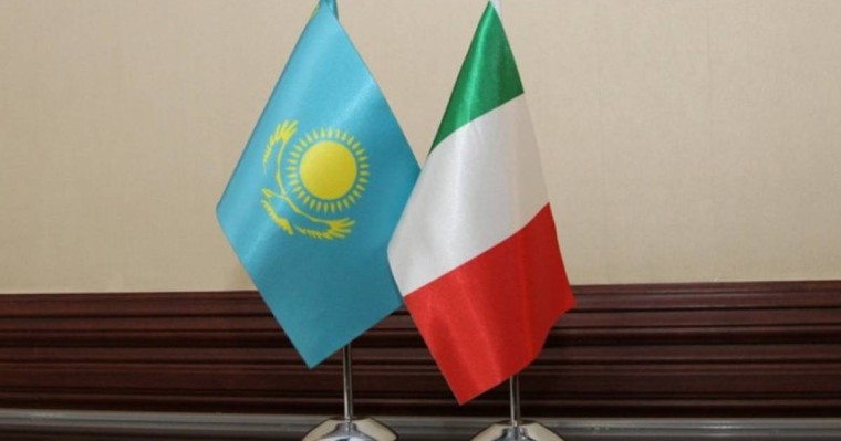 哈意海军代表讨论合作问题