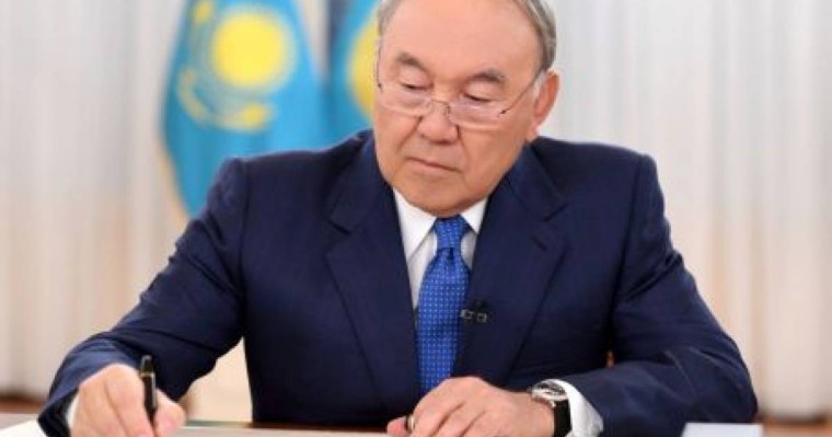 Назарбаев кино туралы заңға қол қойды