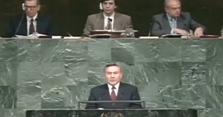 外交部公布纳扎尔巴耶夫首次在联合国大会演讲片段