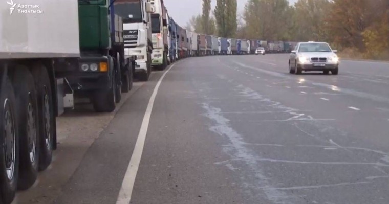 Қазақстан мен Ресей шекарасында жүк көліктері жиналып қалған