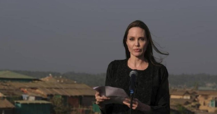 Анджелина Джоли Бангладештегі босқындар лагеріне барды