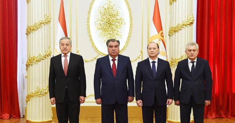 哈萨克斯坦大使向塔吉克斯坦总统递交国书