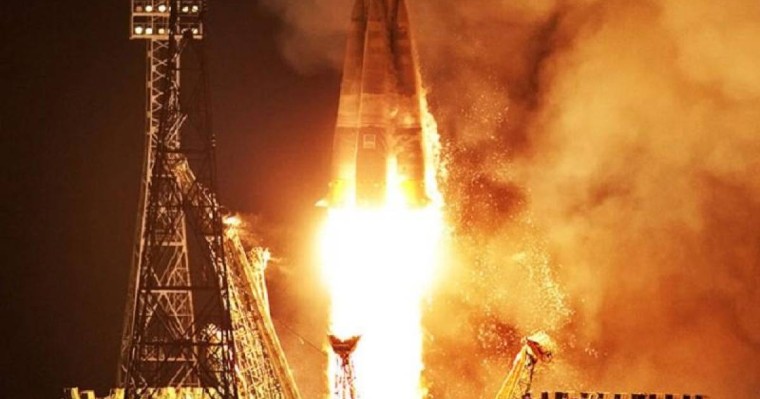 "联盟-2.1a"火箭从拜科努尔发射升空