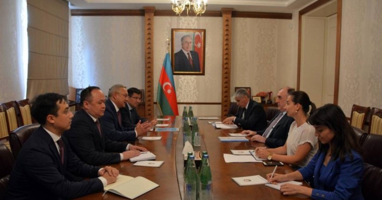 哈萨克斯坦大使会见阿塞拜疆外交部部长