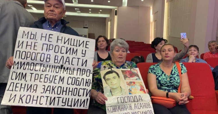 "Нұр Отан" партиясына бір топ наразы жұрт жиналды