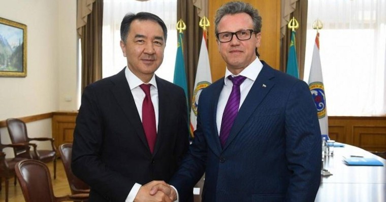 阿拉木图市长会见俄罗斯总领事