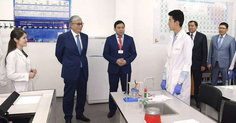 总统参访АРЕС PetroTechnic高级学院