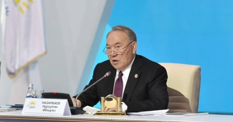 "Ақылға қонымды болуы тиіс" Назарбаев білім министрлігінің олқылықтары туралы айтты