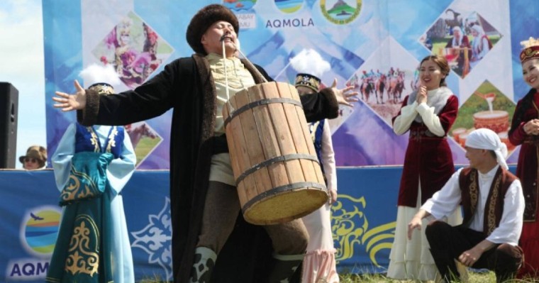 草原民俗村在布拉拜开张