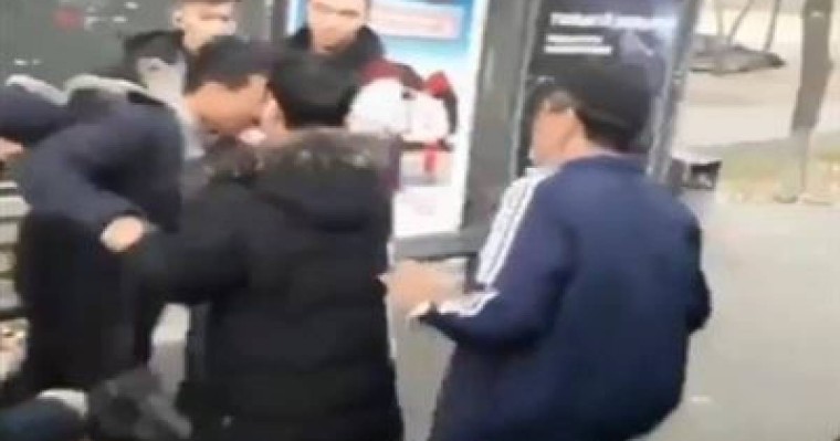 Автобус кондукторы қарт кісіні соққыға алды