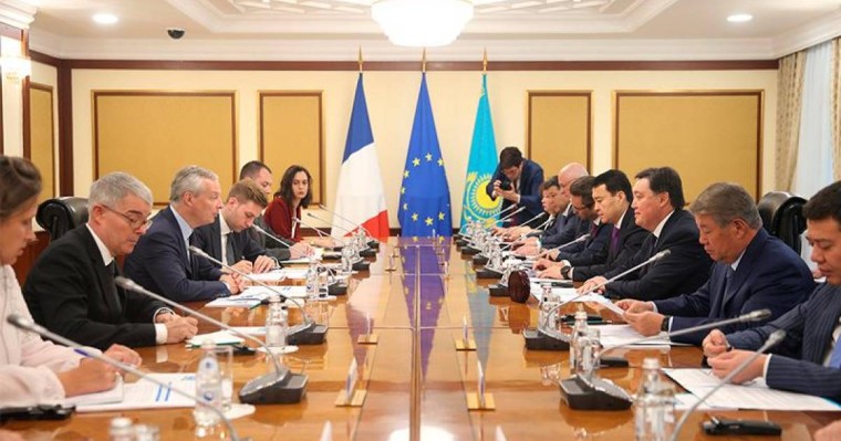 政府总理会见法国经济和财政部部长