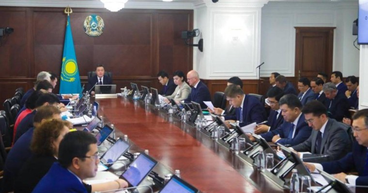 总理：首都轻轨项目将有助于国内公共交通的发展