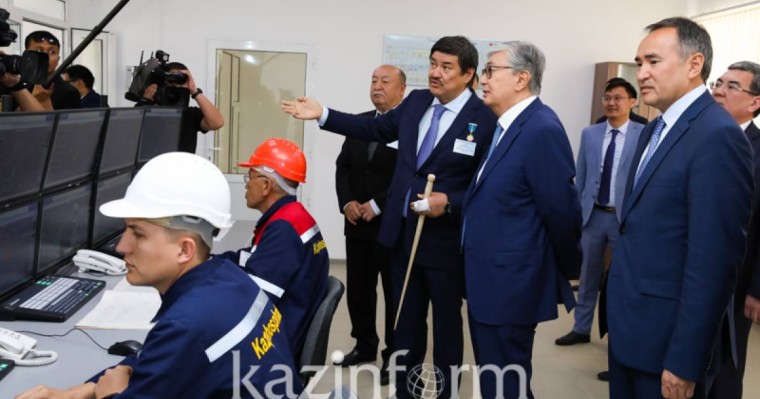 托卡耶夫总统视察哈萨克磷酸盐厂