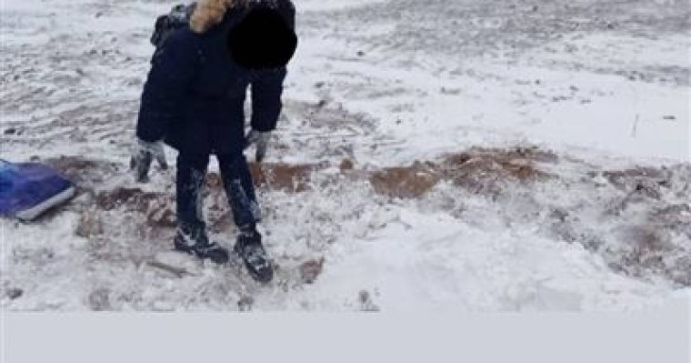 Ақтөбелік оқушы беті ашық жатқан құдыққа түсіп кетті