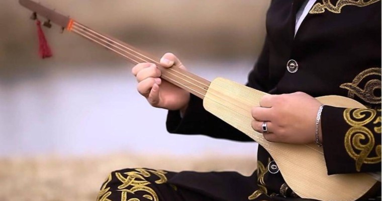 吉尔吉斯斯坦总统签署命令设立“库姆孜日”