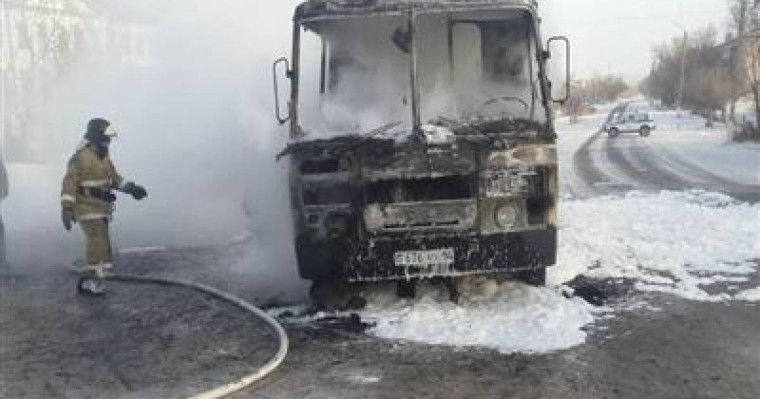 Майқайың - Екібастұз тас жолында автобус жанып кетті