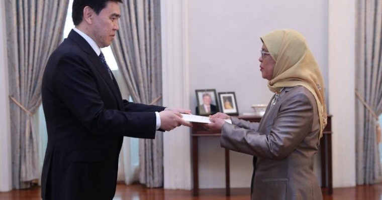 哈萨克斯坦驻新加坡大使向该国总统递交国书