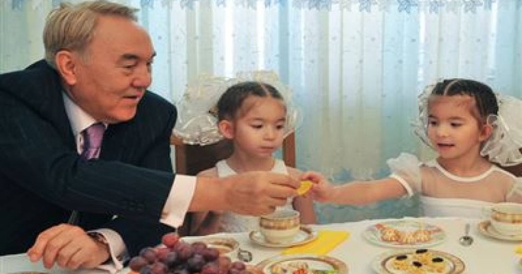 Елбасы: Қазақстанда балалар үйі болмауы керек