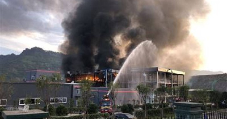 Химиялық зауытта жойқын жарылыс болып, ондаған адам өлді