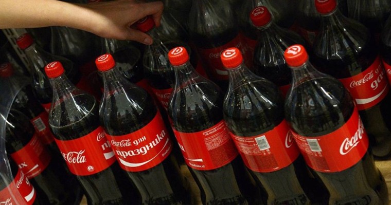 Балаларына кока-кола ішкізген ер адам түрмеден бір-ақ шықты