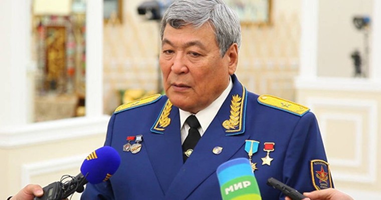 Тоқтар Әубәкіровтің өмірбаяны: құпия қызметі, ғарышқа ұшуы, отбасы