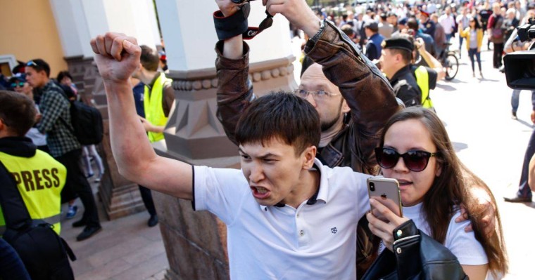 Қазақстан жастарының "оянуы" және элитаға төнген қауіп