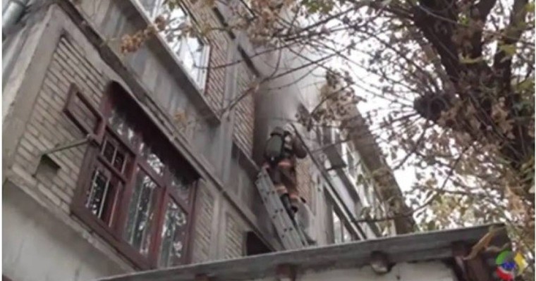 Шымкентте төсекке таңылып жатқан ер адам өз пәтерінде тірідей жанып кетті (ВИДЕО)