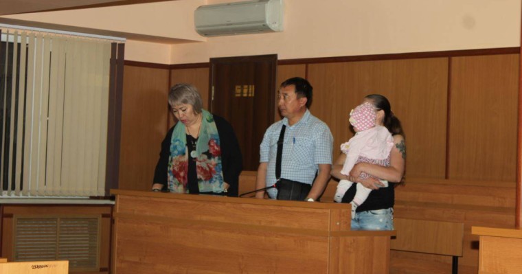 Белсенді аналарды тергеу соты балаларына байланысты шегерілді