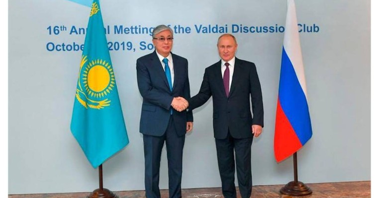 哈俄两国元首就地区间合作论坛筹备问题进行了讨论