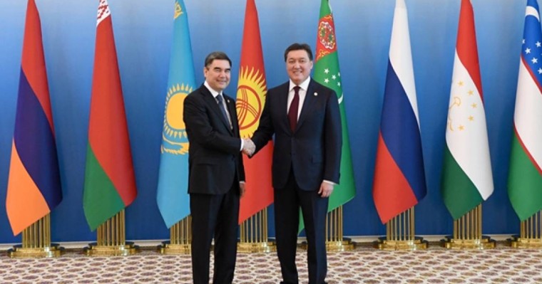 政府总理马明同土库曼斯坦总统别尔德穆哈梅多夫举行会晤