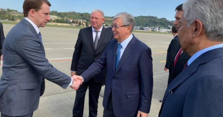 哈萨克斯坦总统抵达索契将出席“瓦尔代”国际辩论俱乐部年会