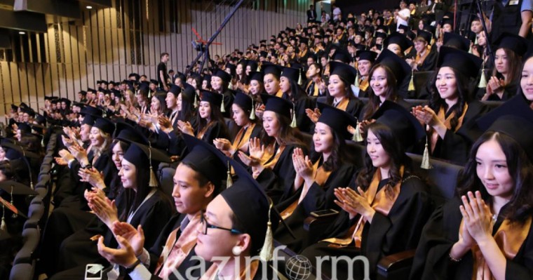 纳扎尔巴耶夫大学第五批学子毕业
