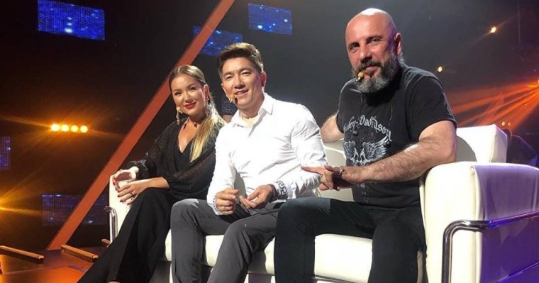 "Мақпал мені сыйламады". Сәкен Майғазиев бағдарламадан неге кетіп қалғанын түсіндірді