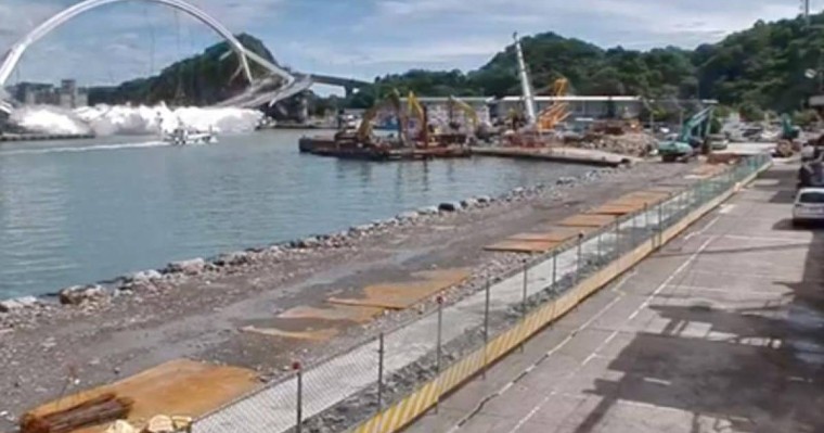 台湾宜兰苏澳大桥倒塌造成多人伤